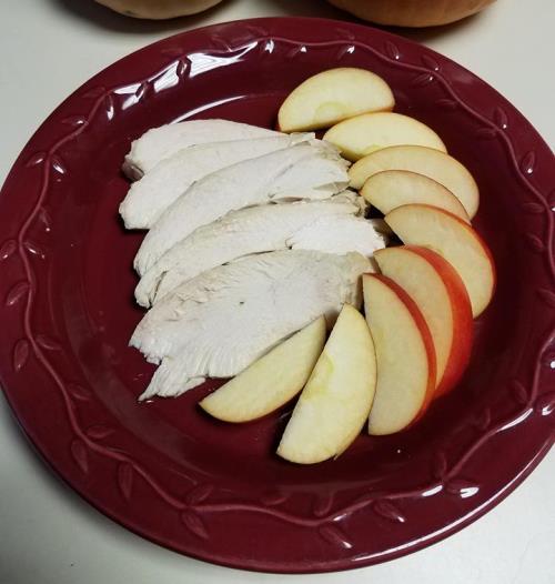 turkey breast with sliced apples